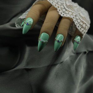 Turquoise queen press ons